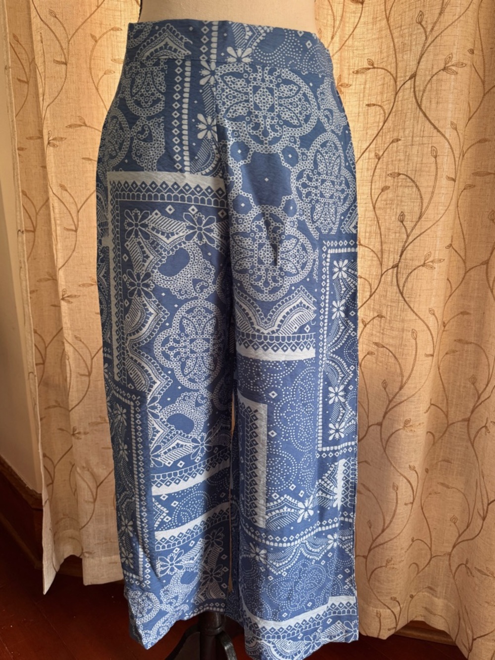alice + olivia Blue and White Paisley Print Blouse